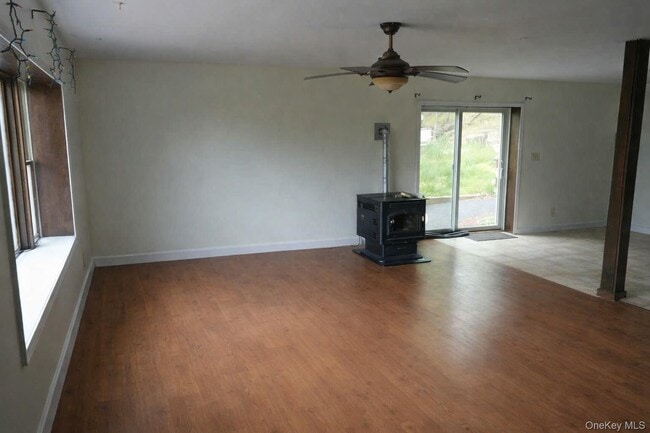 Photo - 180 Winston Dr