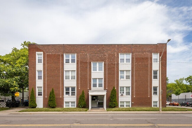 Building Photo - 1518 University Ave W Unit 6