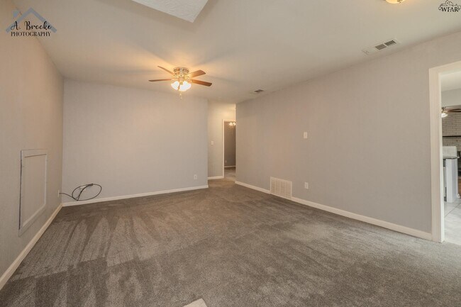 Photo - 2953 Moffett Ave