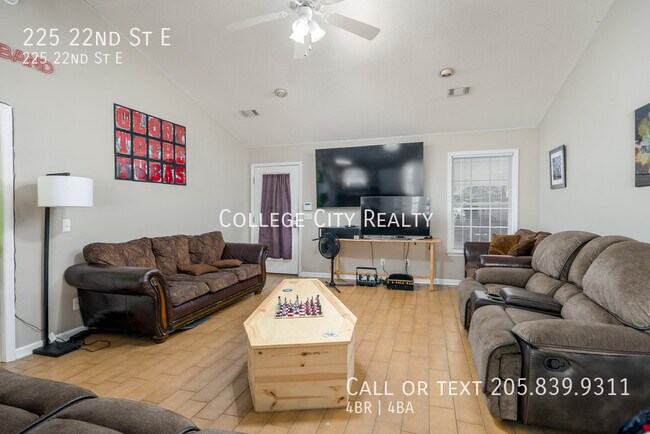 Photo - 225 22nd E St