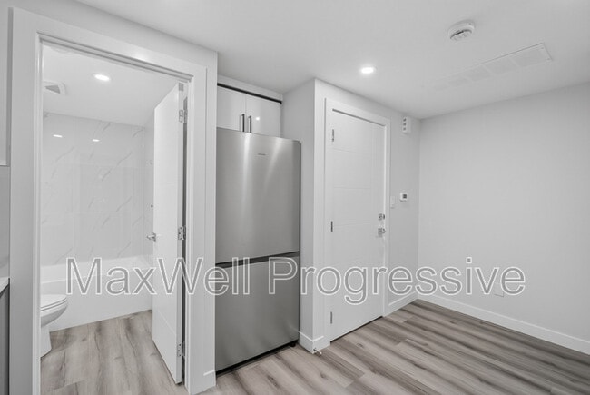Photo - 10821-10112 112 St NW