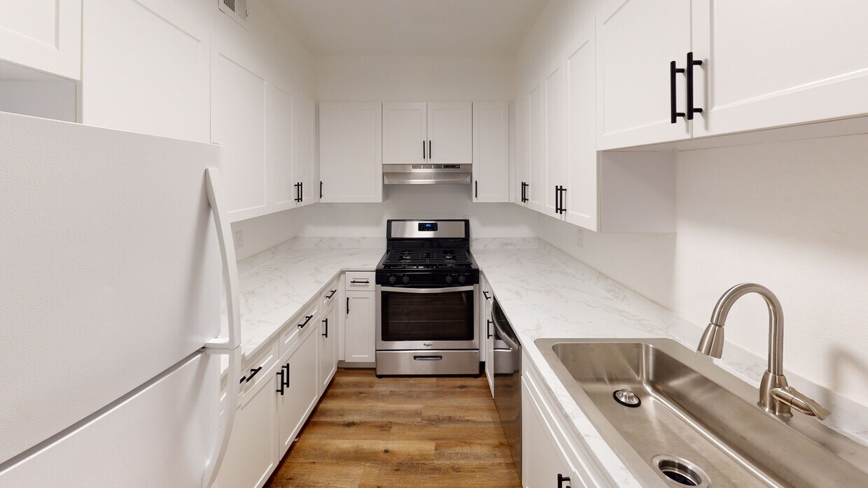Photo - Cedar Oaks Apartments
