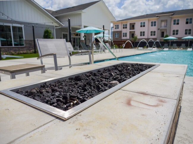 Outdoor Lounge & Firepit - The Waters at Crestview Rental