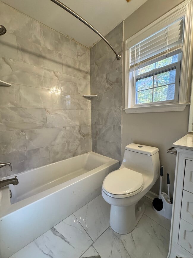 Photo - 104 Hamlin Dr