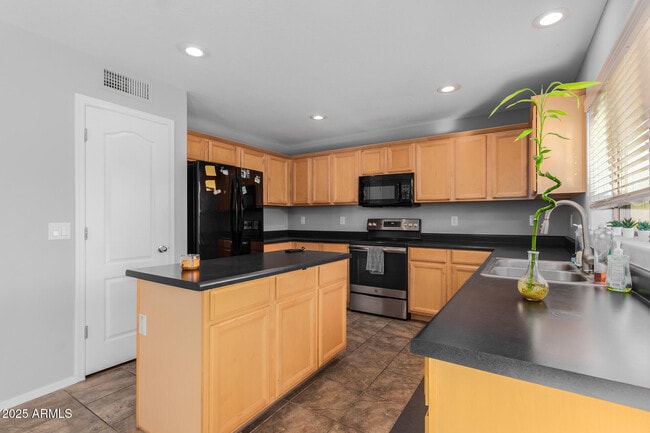 Photo - 25577 W Whyman St