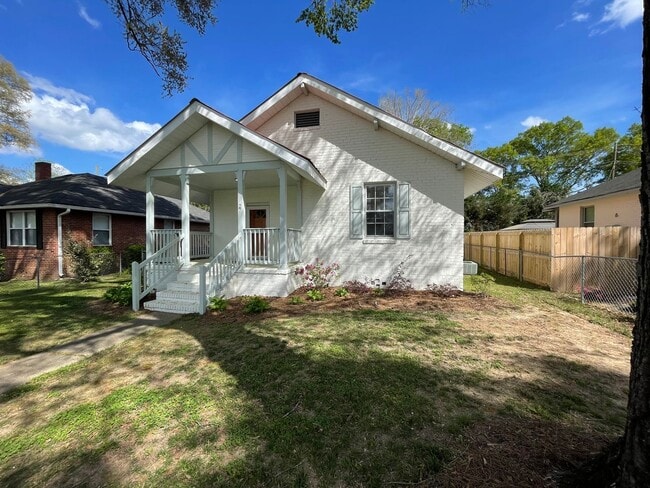 Photo - Large 2/1 House in Celanese- $1,495