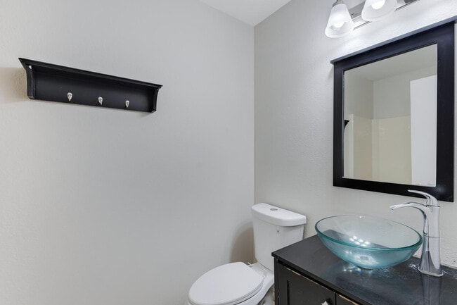 Photo - 302 N Hudson Pl