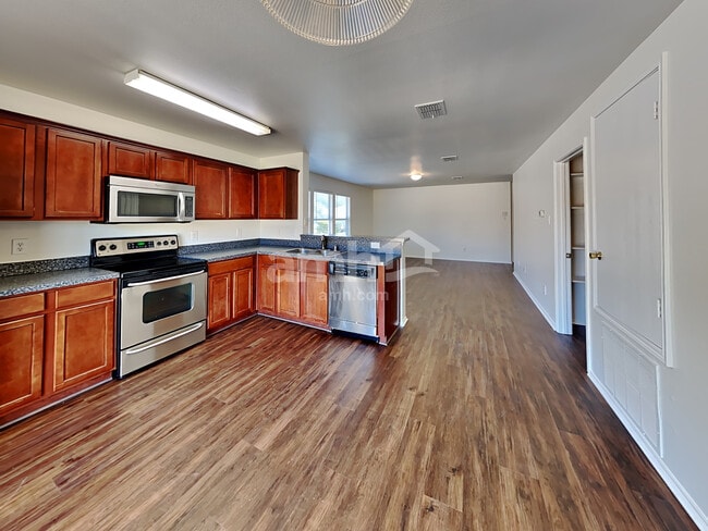 Photo - 1420 Oak Hollow Ln