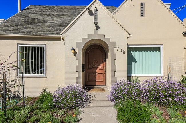 Photo - 708 Calmar Ave