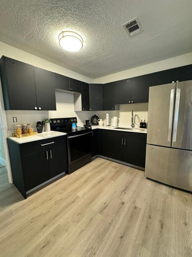 Photo - 1865 NW 45th St