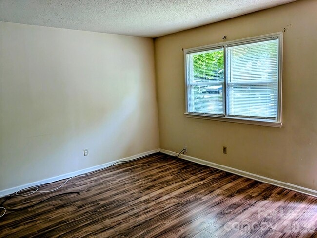 Photo - 354 Harrill St