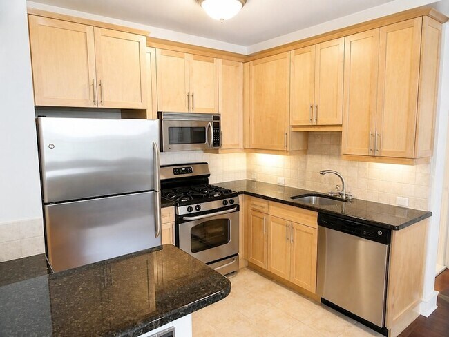 Photo - 615 Adams St