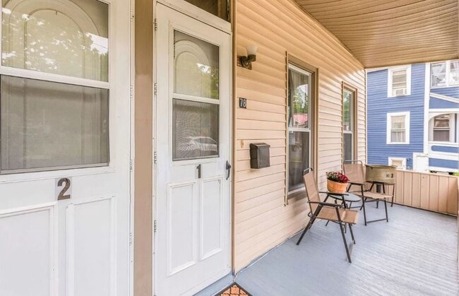 Building Photo - 78 Catherine St Unit 2