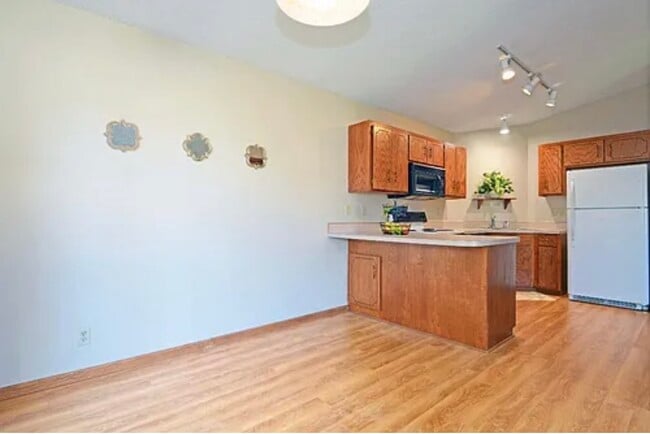 Photo - 1244 Ferndale St N