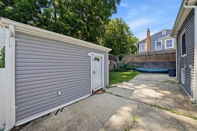 143 Walnut Rd Unit B