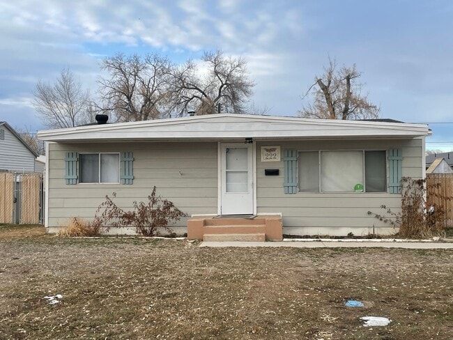 Updated 2 bedroom 1 bath with large yard - Updated 2 bedroom 1 bath with large yard House
