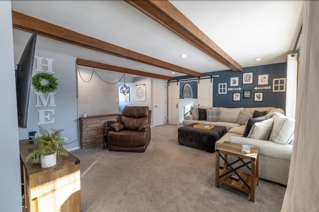 Photo - 233 Matthew St