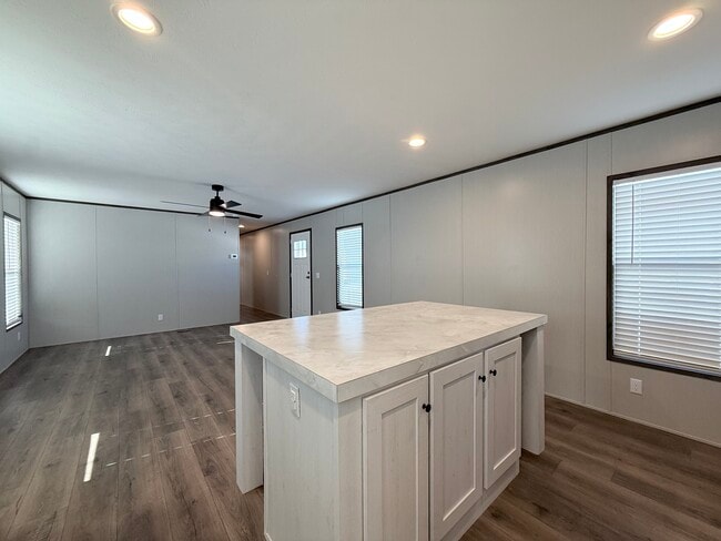 127 Paramount Dr