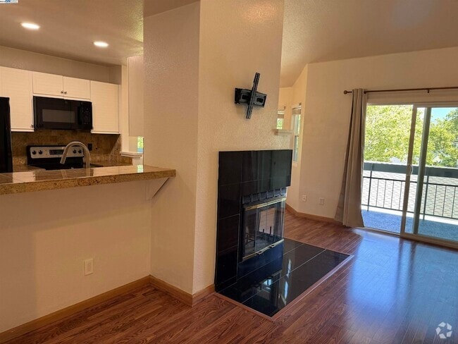 Building Photo - 7765 Canyon Meadows Cir Unit H Rental