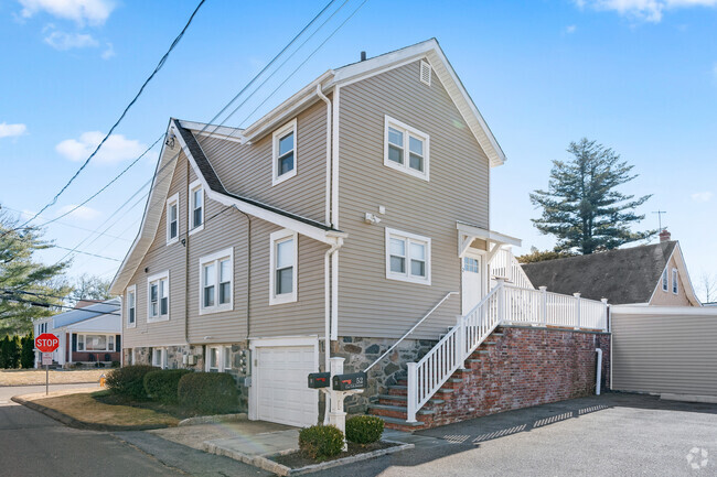 Building Photo - 52 Cos Cob Ave Unit 2 Rental