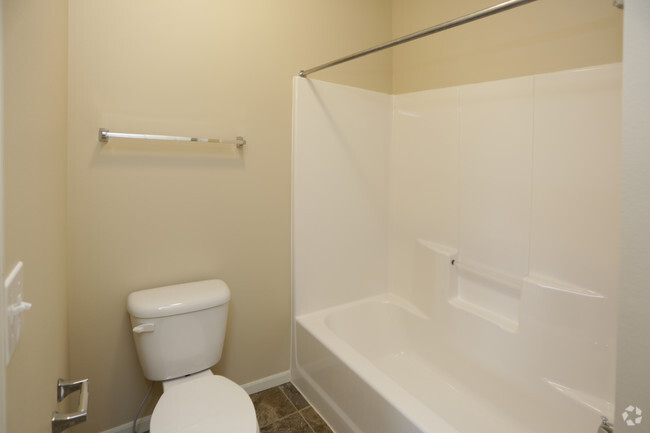 2BR, 1BA - 980 SF - Shadow Ridge Apartments