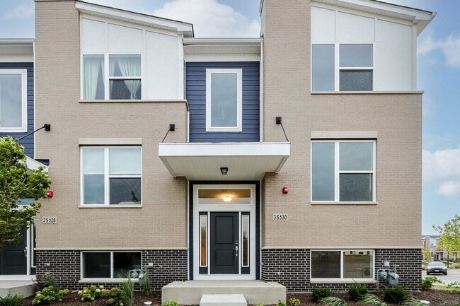 Building Photo - 3S528 Cambridge Ct