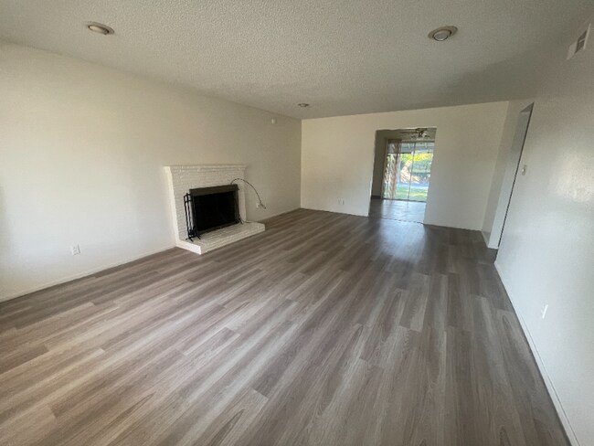 Photo - 6630 Greenhaven Dr House