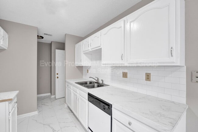 Photo - 3014 Meadows Ln