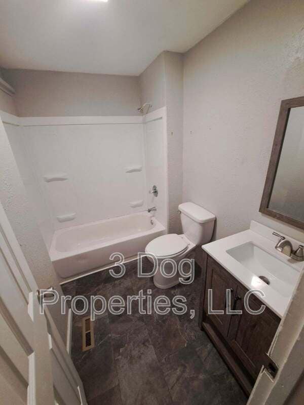 Photo - 412 N Hawthorne St