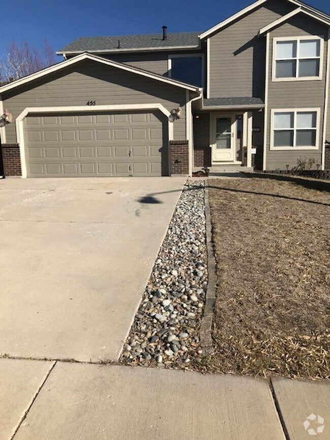 Building Photo - Lovely 2 Story with Finished Basement Rental