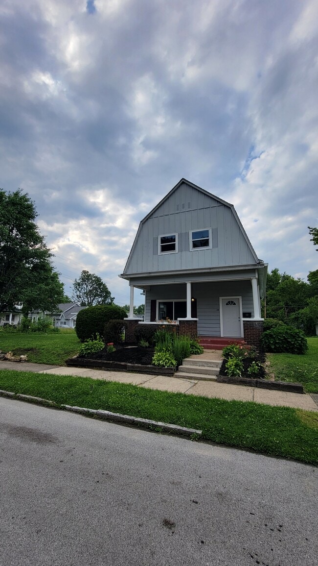 Photo - 23 W Chestnut St House