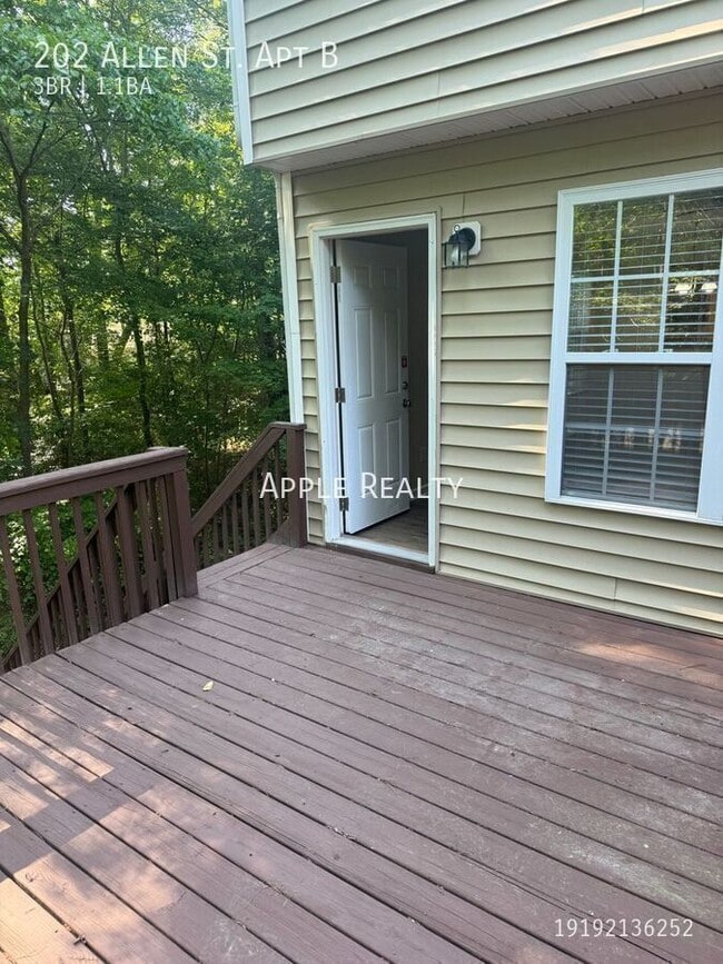 Photo - 202 Allen St