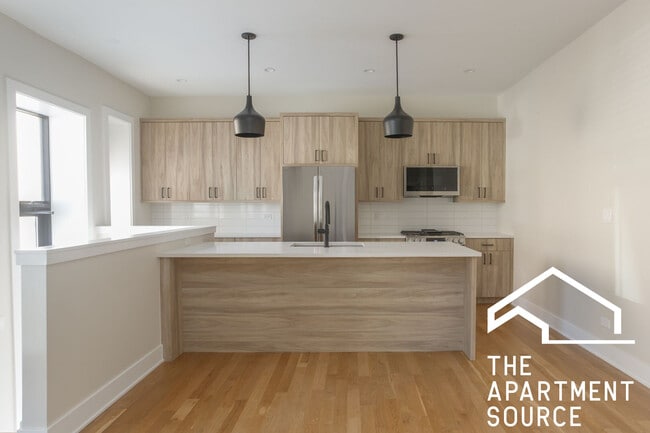 Building Photo - 1402 W Belden Ave Unit 2