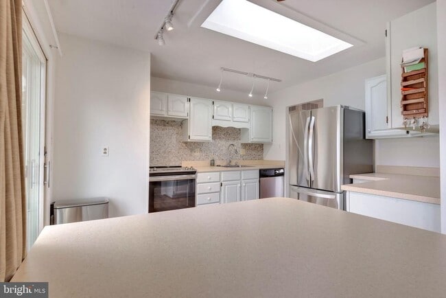 Photo - 852 Birchwood Ct