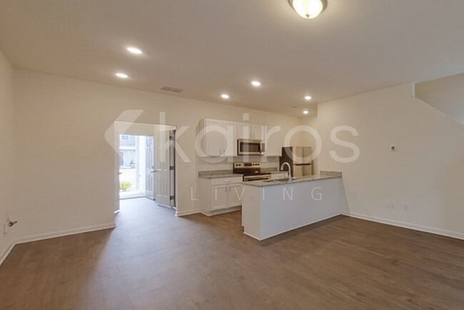 Photo - 214 Long Is Dr