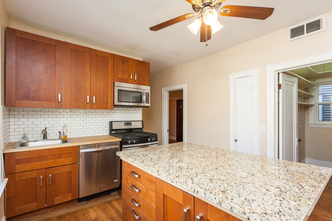 Photo - 2459 N Ashland Ave Unit 2F