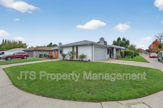 Photo - 728 Clipper Way