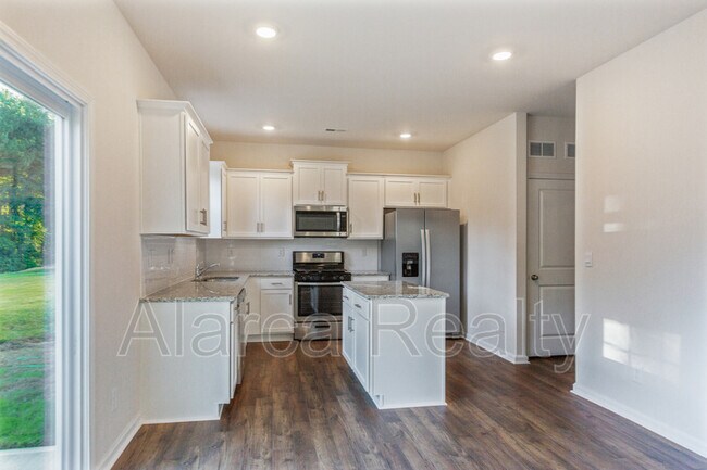 Photo - 114 Sequoia Frst Dr