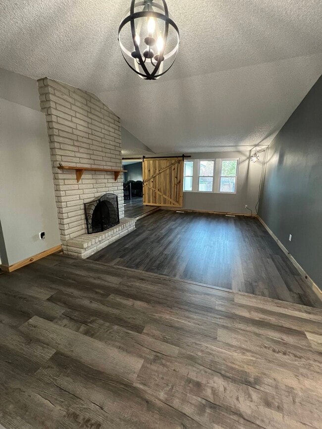 Photo - 100 Hills W Way