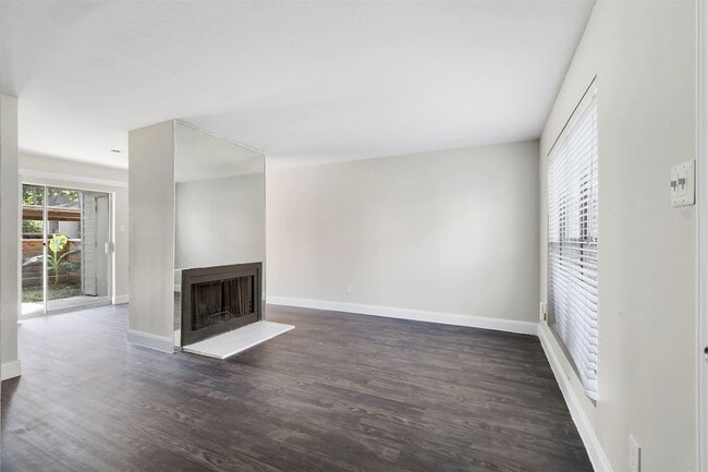 Building Photo - 1000 Cypress Station Dr Unit 1511 Rental