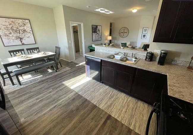 Photo - 598 Fountain St