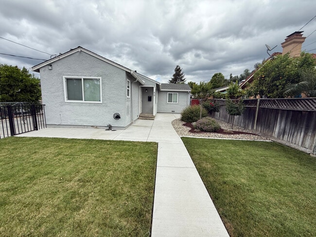 Building Photo - 40 Talmadge Ave