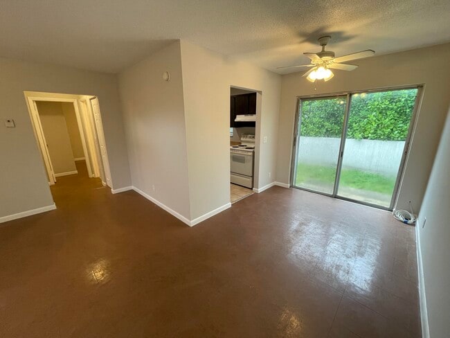Building Photo - 1500 Forest Hill Blvd Unit #1 Rental