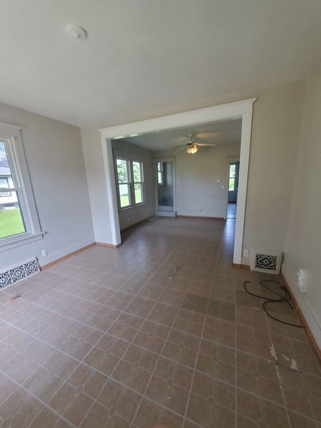 SW 921/923 12th Ave - SW 921/923 12th Ave Unit 921 12th Ave