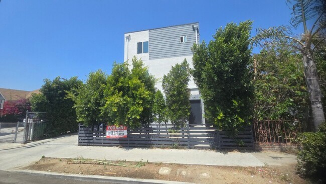 Photo - 32(839) Unit 32(841)