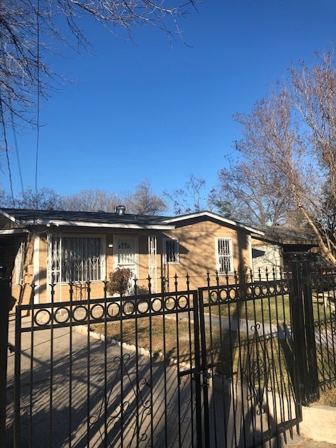 315 Vickers Ave - 315 Vickers Ave