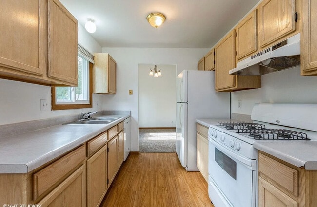 Photo - 664 Regent Dr