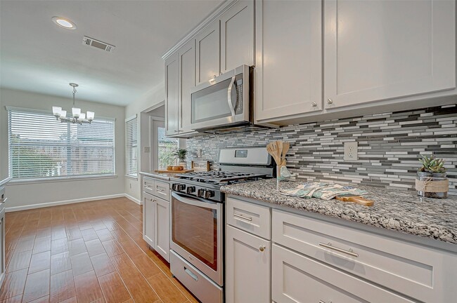 Photo - 2022 Highland Hills Dr