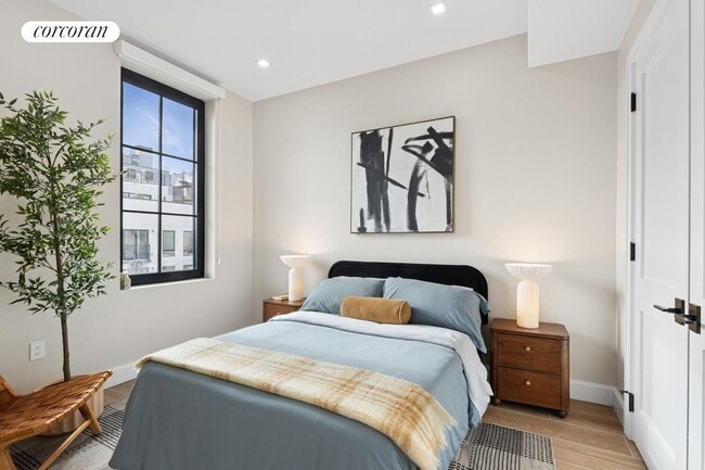 Photo - 760 Metropolitan Ave