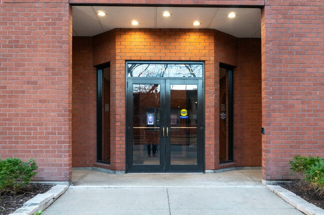 Building Photo - 899 S Plymouth Ct Unit 503